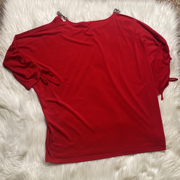 Michael Kors chain, cold shoulders, Ruched top, size medium - Picture 8 of 8